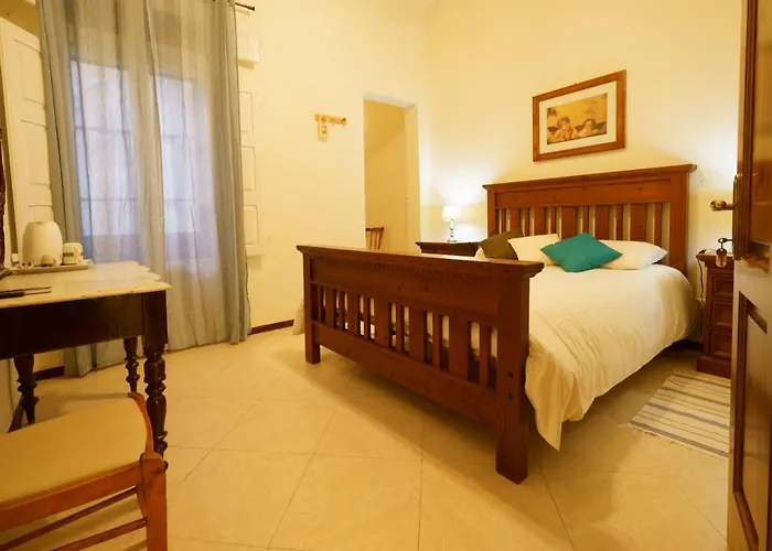 Lantern Bed & Breakfast 3*